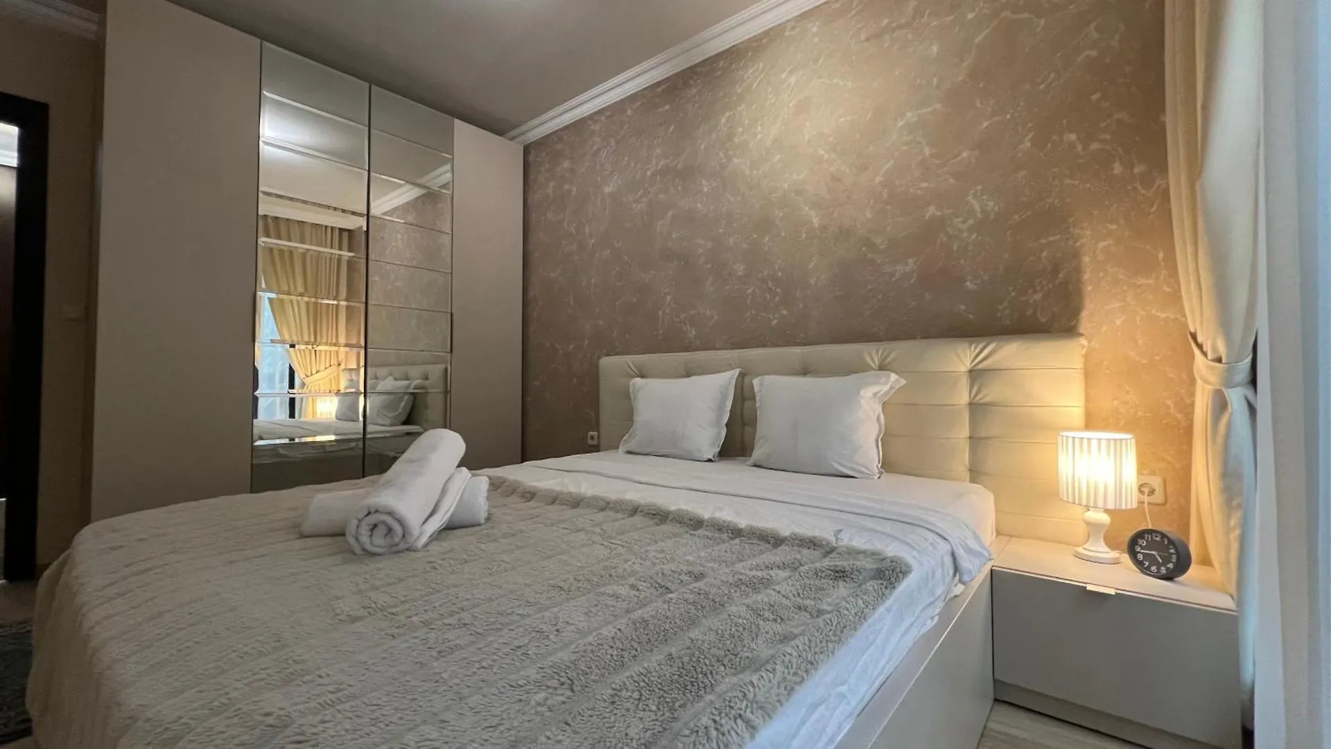 Chic Luxury Escape Close To Kapana Area Plovdiv Apartment